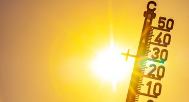 Ein Thermometer vor der Sonne